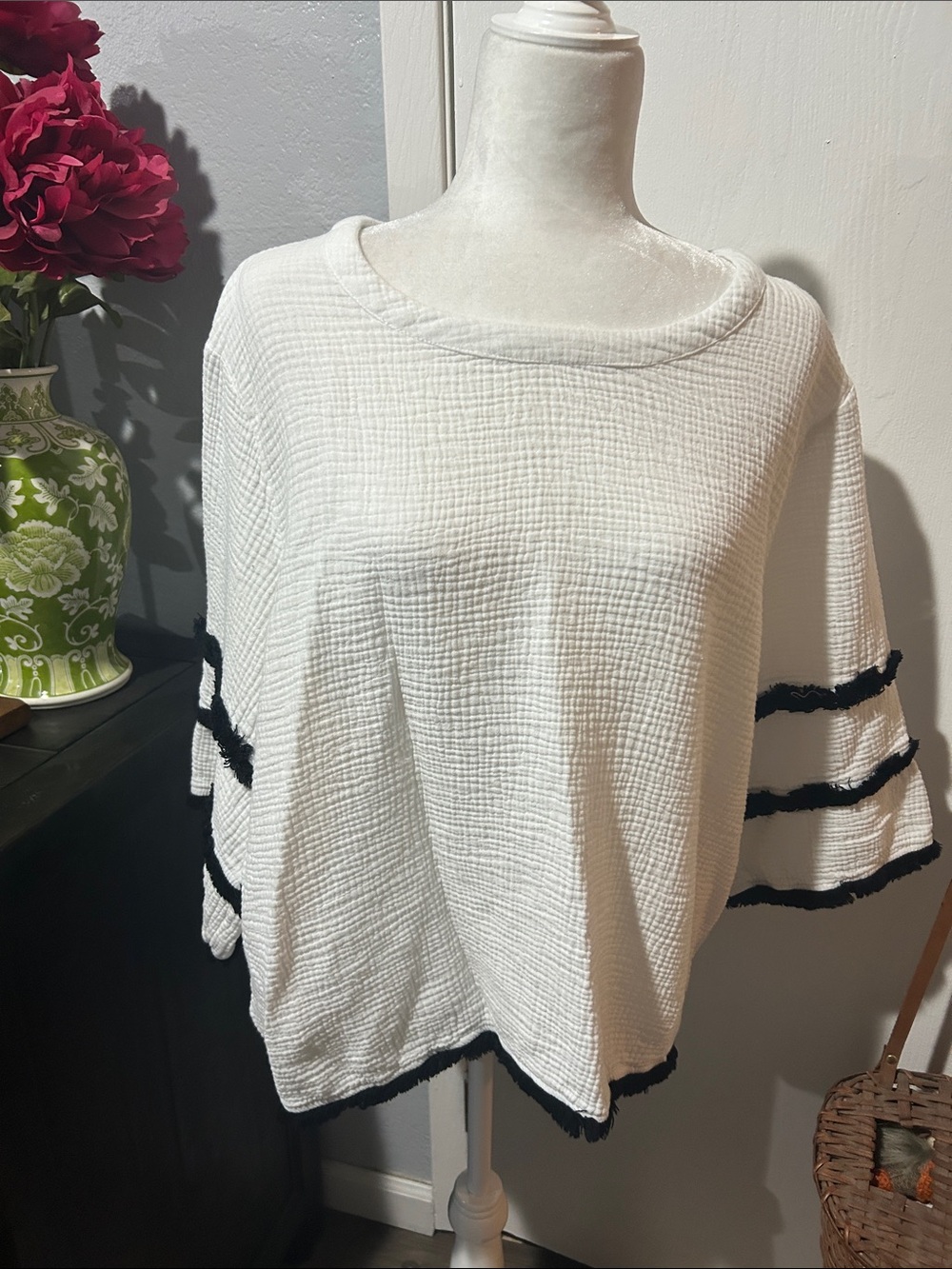 Jones New York White Textured Top with Black Trim